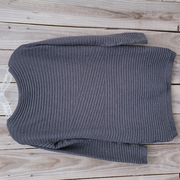 GAP Long Sleeved Charcoal Grey Crew Necked Sweater - Picture 3 of 4